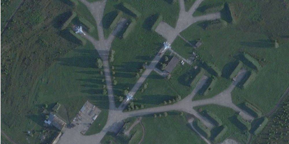 Появились спутниковые снимки аэродрома в российском Курске после атаки дронов