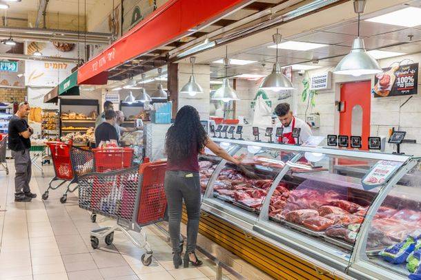 Цены на продукты питания вырастут перед сентябрьскими праздниками: на очереди мясо и рыба