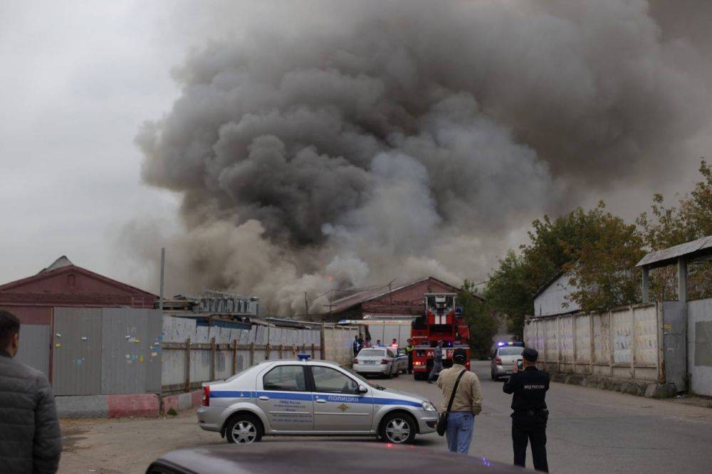Пожар в Москве – огонь вспыхнул на складе около трех вокзалов – фото и видео