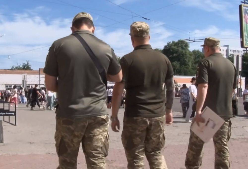 Мобилизация в Украине продлена: кого могут призвать в августе