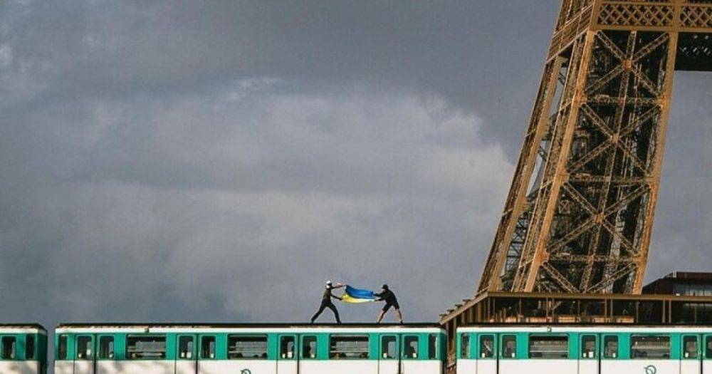 В Париже руферы подняли флаг Украины на крыше движущегося поезда (фото, видео)