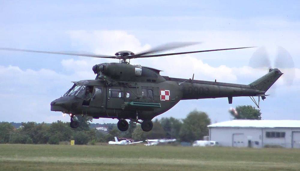 Готовы открыть огонь: Польша направила ударные вертолеты к границе с Беларусью. Что известно