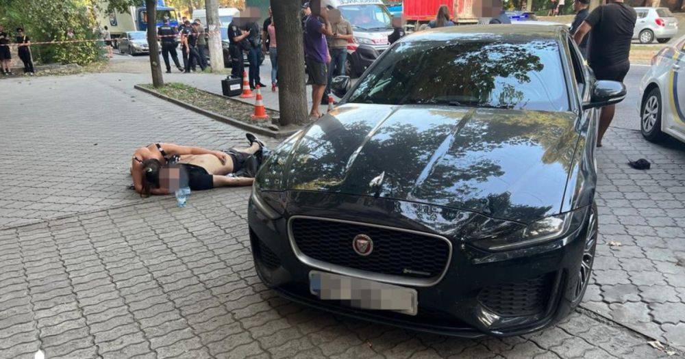 Без выстрела в воздух: почему полицейский из Днепра стрелял в водителя без предупреждения, - эксперты