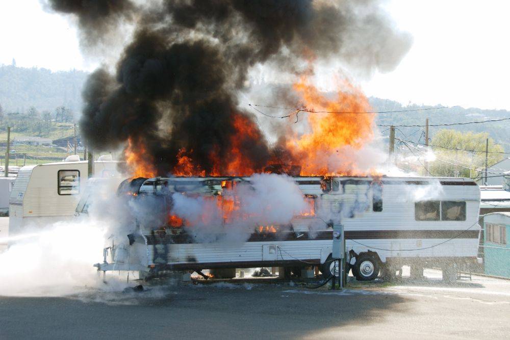 Трагедия в Цфате: в загоревшемся «караване» погиб мужчина, еще один тяжело ранен