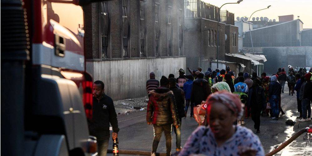 В центре крупнейшего города ЮАР загорелся дом: известно о более 60 погибших — фото