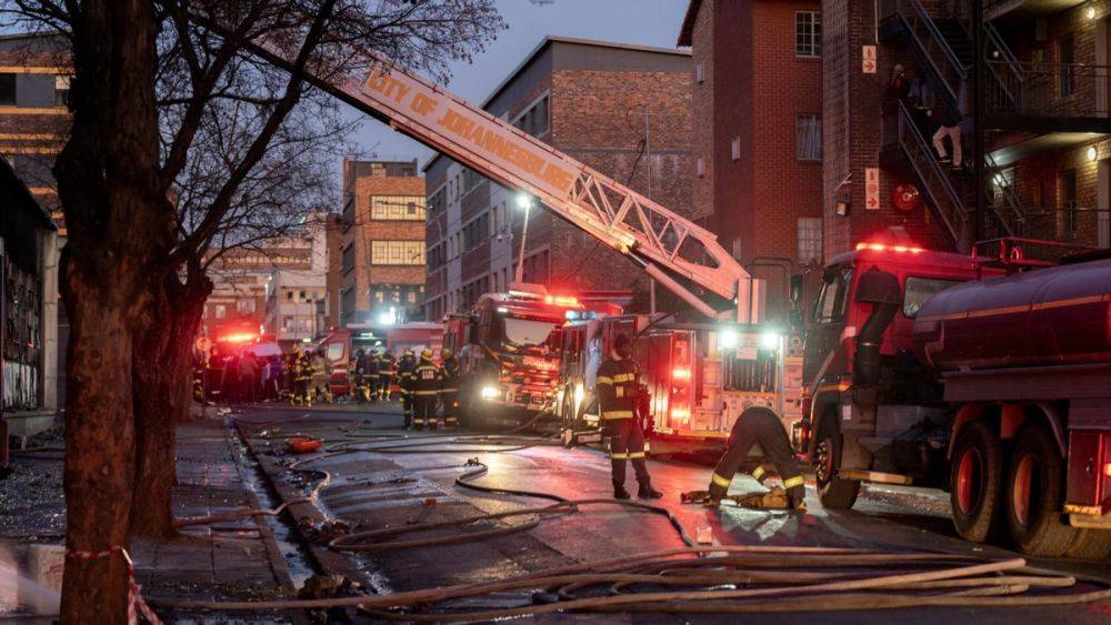Жертвами пожара в деловом квартале Йоханнесбурга стали десятки людей