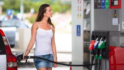 В последний момент: минфин Израиля изменил цену на бензин