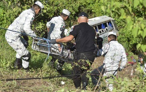 Водитель заснул за рулем: в Мексике в ДТП погибли 24 человека
