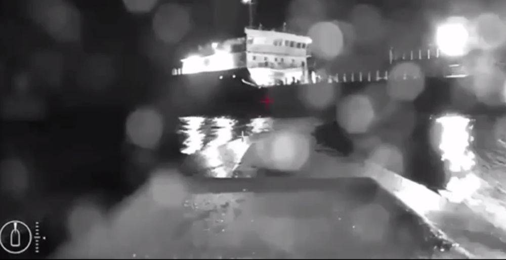 Мощнейшие удары беспилотников по крымскому мосту: уничтожен самый большой танкер оккупантов. Фото, видео