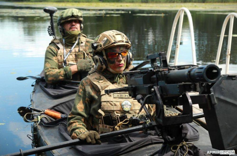 В Украине для ВСУ создали боевой каяк "Полоз-М16"