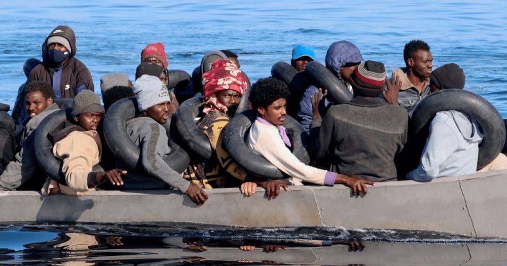 У острова Лампедуза затонули две лодки с мигрантами, 30 человек пропали без вести, — СМИ