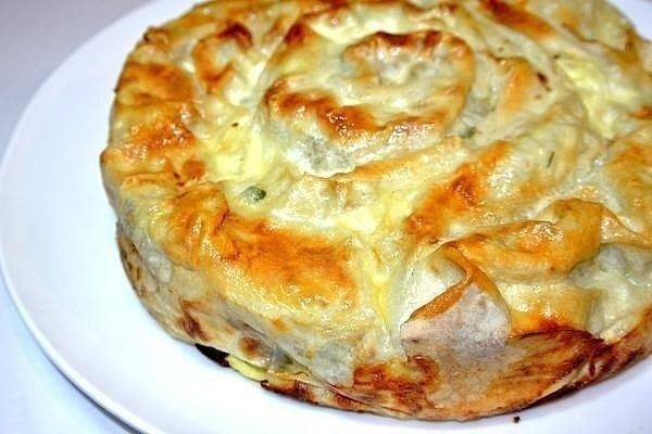 Этот вкус вас покорит: рецепт пирога "Заливной лаваш" с мясным фаршем и сыром