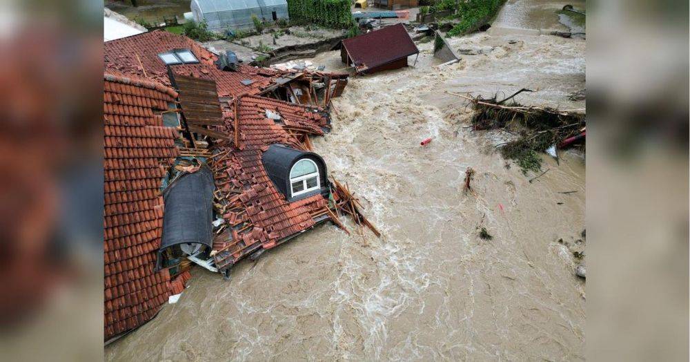 От сильнейшего наводнения пострадали две трети территории Словении, есть жертвы (видео)
