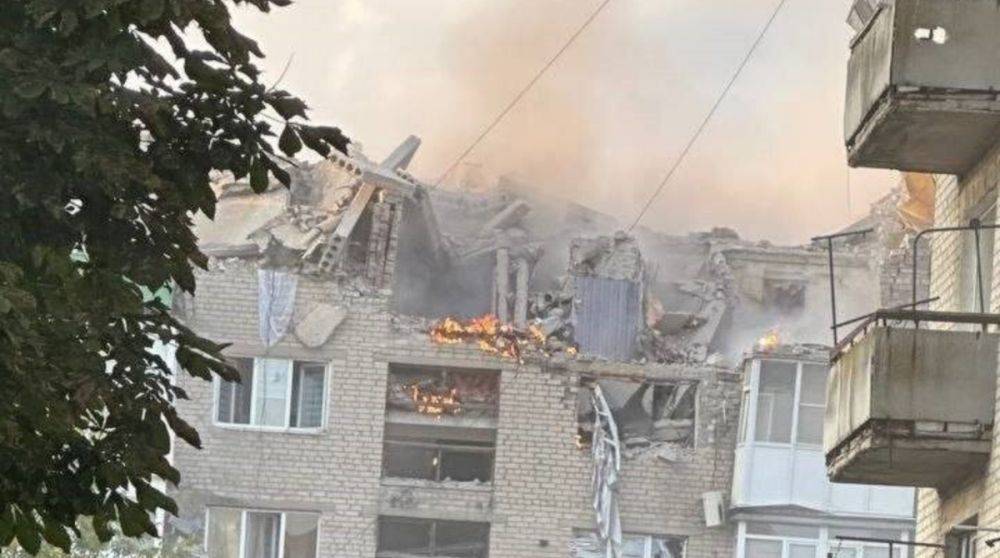 Российская армия ударила по многоэтажке в Покровске, есть жертвы
