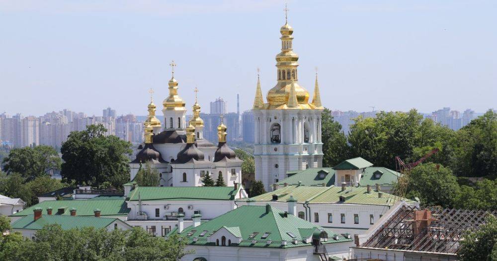 Суд признал законным изгнание попов УПЦ МП из монастыря Лавры