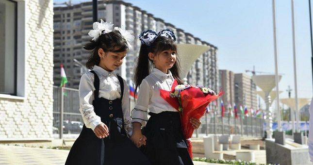 Ученье – свет! Как начался новый учебный год для школьников и педагогов Таджикистана и России