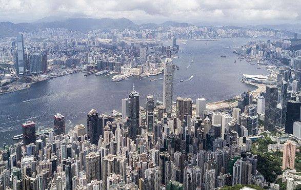 Гонконг готовится к тайфуну "Саола": закрываются предприятия и школы, отменены сотни рейсов