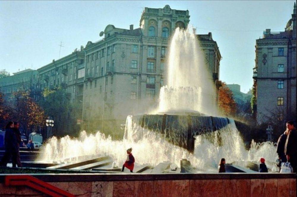 Киев в 1980-х годах - как выглядел фонтан Рулетка на Майдане Незалеж​ности - фото