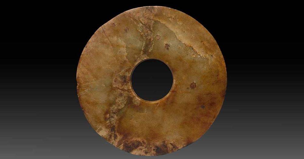 Нефритовые диски Древнего Китая: ученые до сих пор не могут объяснить назначение сокровищ неолита