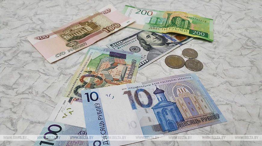 Российский рубль подорожал, юань и доллар подешевели на торгах 12 сентября
