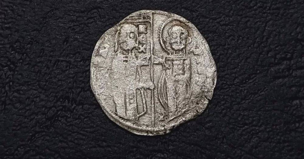 Археологические чудеса Русокастро: в Болгарии найдена редкая серебряная монета сербского короля (фото)