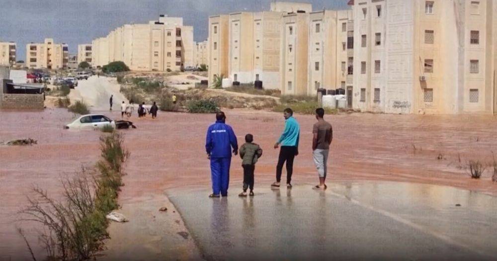 Смыло целые кварталы: в Ливии наводнение разрушило дамбы, тысячи жертв (видео)
