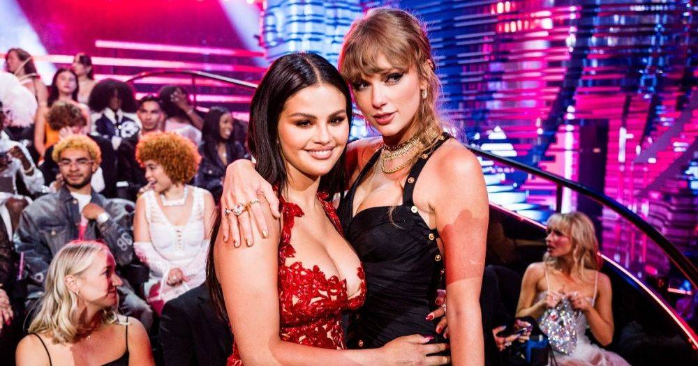 Тейлор Свифт, Селена Гомес и Шакира: лучшие наряды красной дорожки MTV Video Music Awards