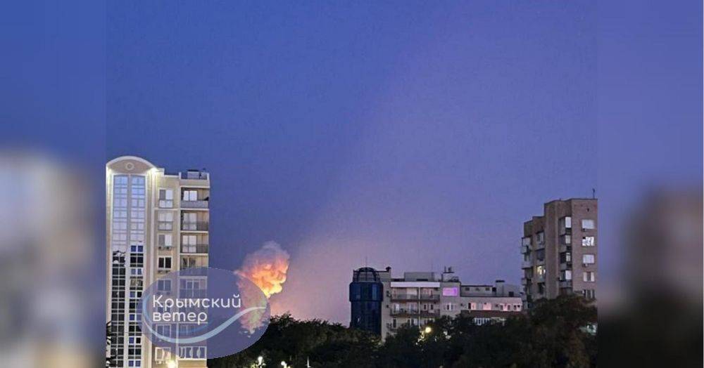 Украинские дроны устроили переполох в Крыму: под Евпаторией мощные взрывы, в Черном море атакован военный корабль рф