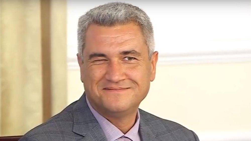 Депутат криптомиллионер Анатолий Урбанский порадовал супругу машиной за 200 тысяч долларов