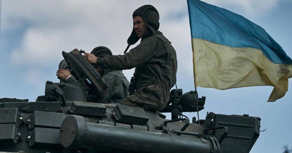 "Достойный отпор врагу": Зеленский и Залужный поздравили бойцов с Днем танкиста (видео)