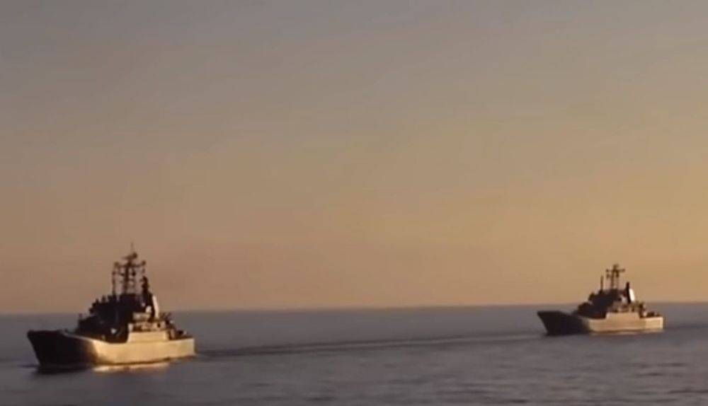 Осталась груда обгорелого металла: появилось видео уничтоженного в Севастополе военного корабля "Минск"