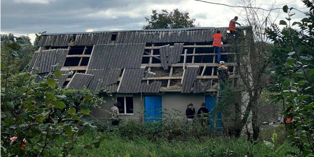 В Хмельницкой области обломки российских дронов повредили дома и линии электропередач