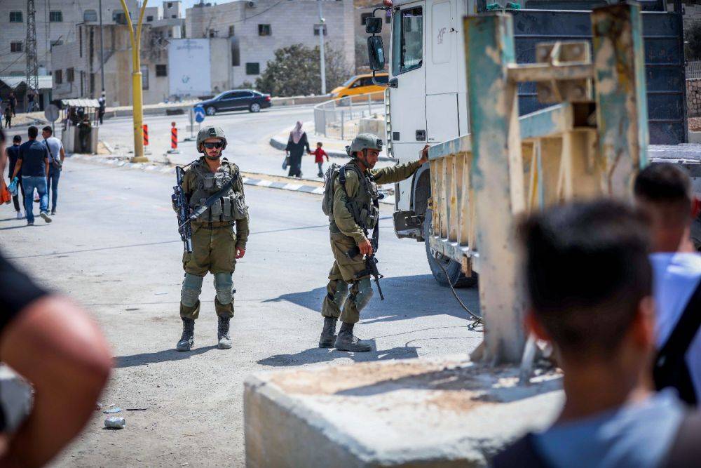 Палестинские СМИ: поселенцы ударили ножом палестинского жителя Хеврона
