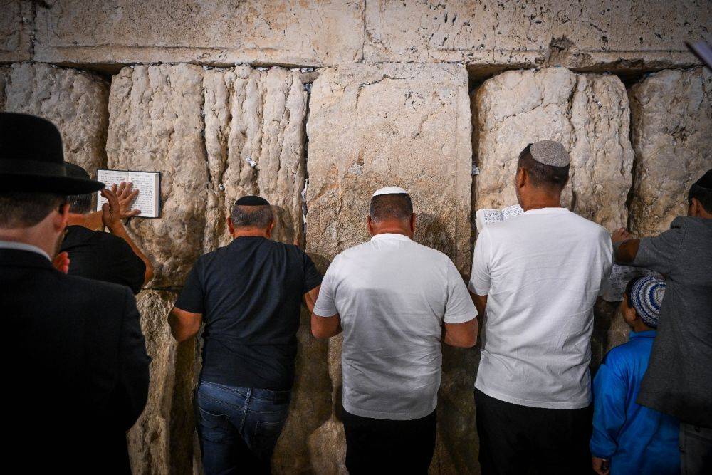 Большинство израильтян верят в силу молитвы: в каких случаях эта вера особенно крепка?