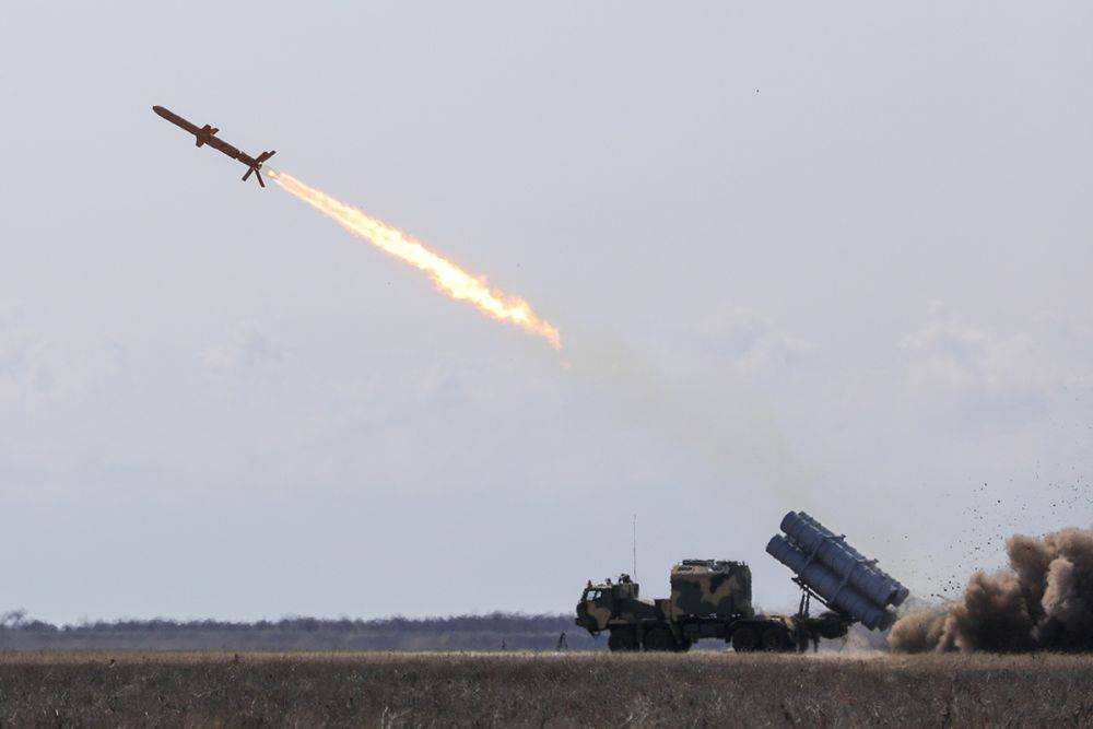 «Нептун», «Гром-2», «Тайфун-4» и другие: мощные дальнобойные украинской ракеты, наработки и перспективы