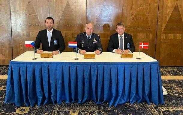Чехия, Дания и Нидерланды договорились о поставке оружия Украине