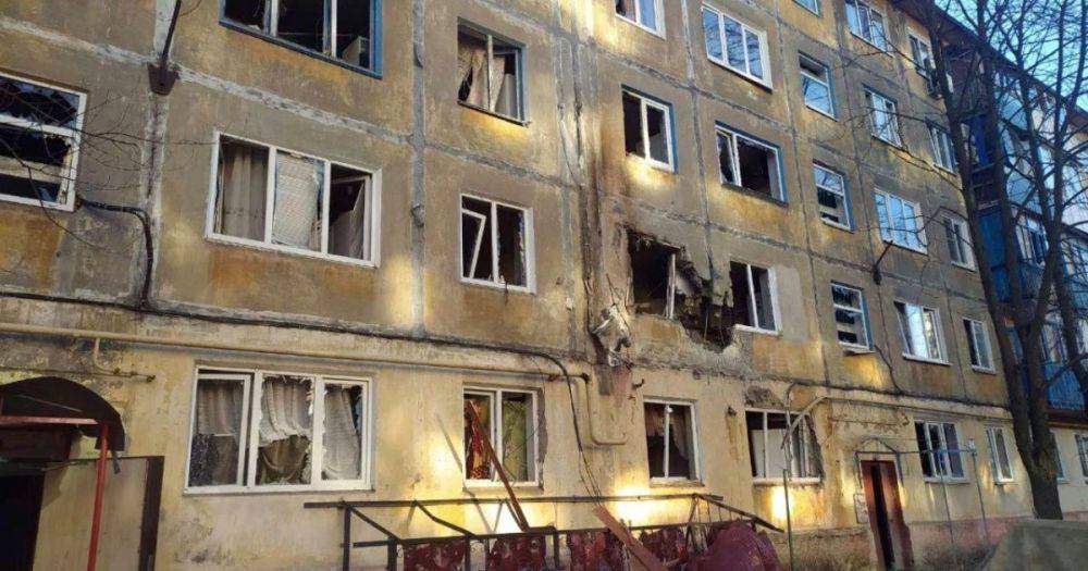Разбитые дома, погибшие и раненые: ВС РФ ударили по Угледару авиабомбой (фото)