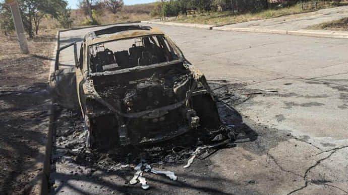 Дрон РФ попал в авто шведских журналистов в Запорожской области: машина сгорела дотла