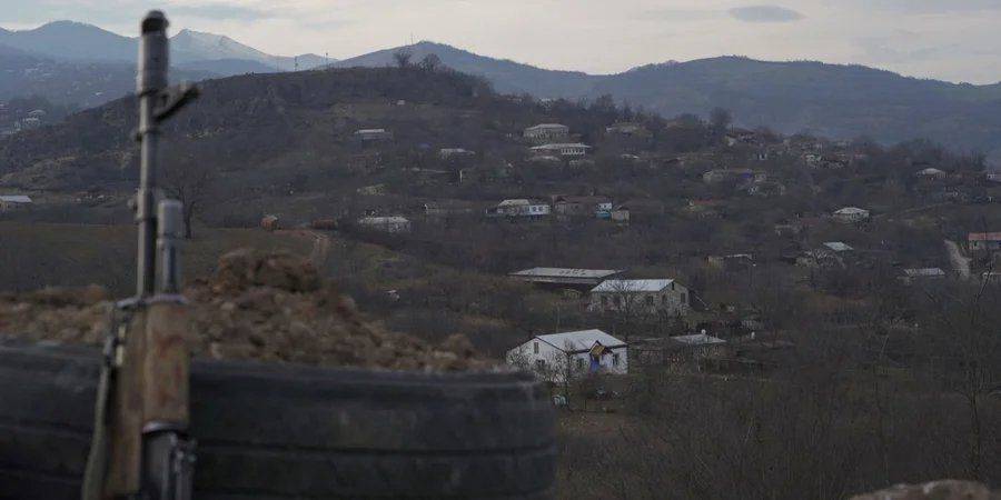 Министерство обороны РФ заявило, что их военнослужащие погибли в результате обстрела в Нагорном Карабахе