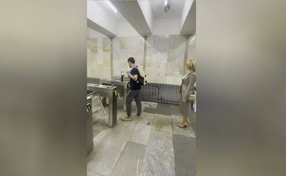 Минтранс начал тестировать новую систему оплаты по Face ID в ташкентском метро. Видео