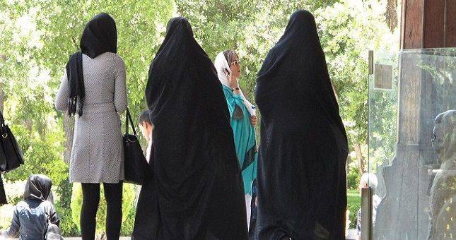 «О хиджабе и целомудрии». Власти Ирана приняли закон, предусматривающий 10 лет тюрьмы за непокрытую голову