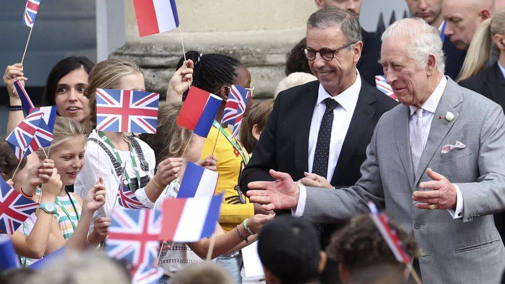 Британский монарх Карл III завершил государственный визит во Францию