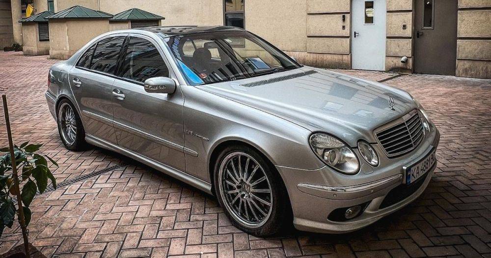 В Киеве заметили редкий заряженный Mercedes 2000-х (фото)