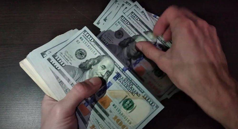 Доллар перекрутило: банки и обменники обновили курс валют на вторник 26 сентября