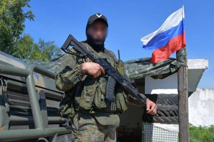 "Меры безопасности": В Крыму российских военных переселяют в хостелы