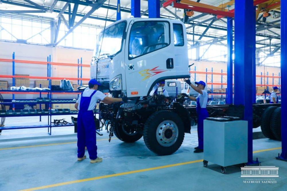 Китайская FAW запустила сборку грузовых автомобилей в Андижанской области