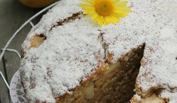 Его называют "Осенний король": рецепт медового пирога с грушами и корицей