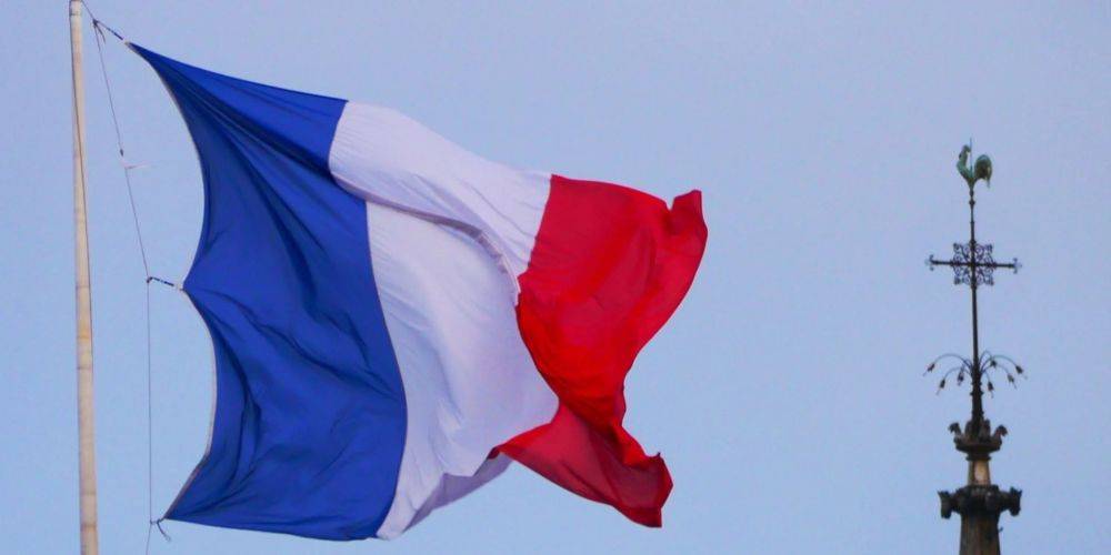 Посол Франции покинул Нигер после противостояния с хунтой — СМИ