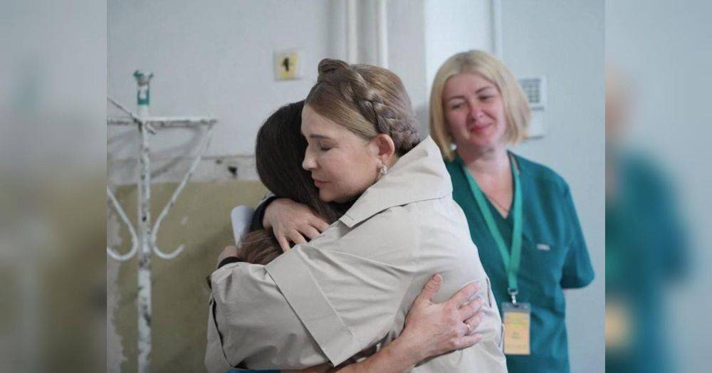 Юлия Тимошенко в очередной раз побывала в прифронтовых городах Донбасса: что привезла больницам для зимы