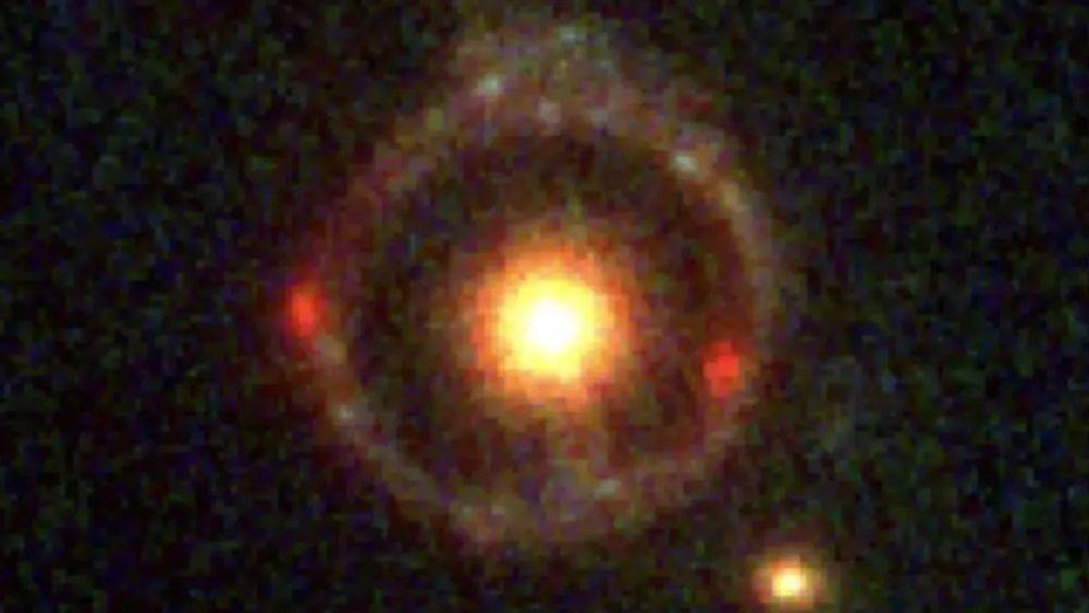 Телескоп Джеймса Уэбба словил идеальное «кольцо Эйнштейна» — и это самый отдаленный объект с гравитационной линзой, обнаруженный на сегодня